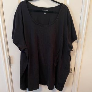 ❤️Roaman’s scoop neck black tee
